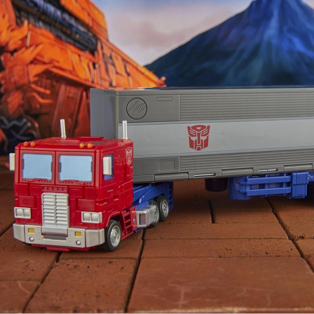 (Pre-order) Transformers Studio Series Commander Class The Transformers: The Movie 86-31 Optimus Prime