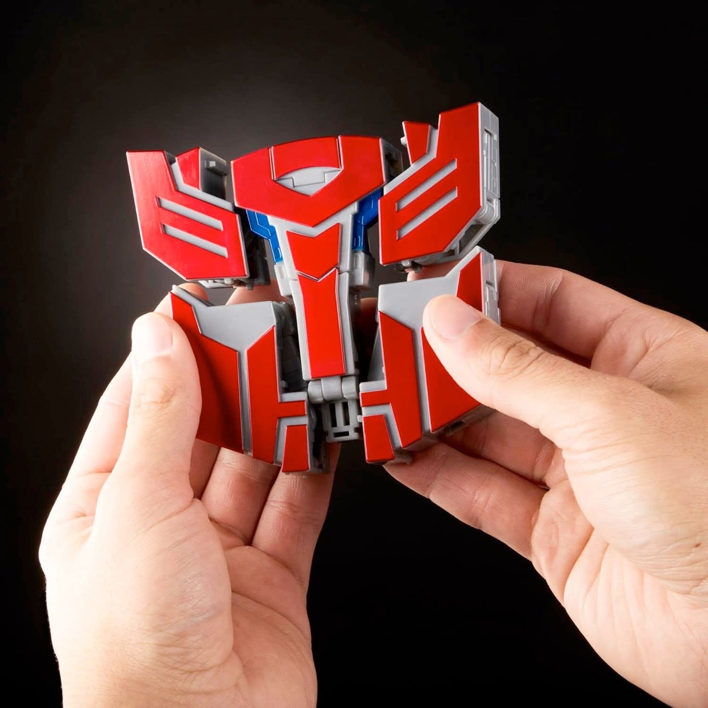 (Pre-Order) Transformers Icons Voyager Class Optimus Prime Action Figure